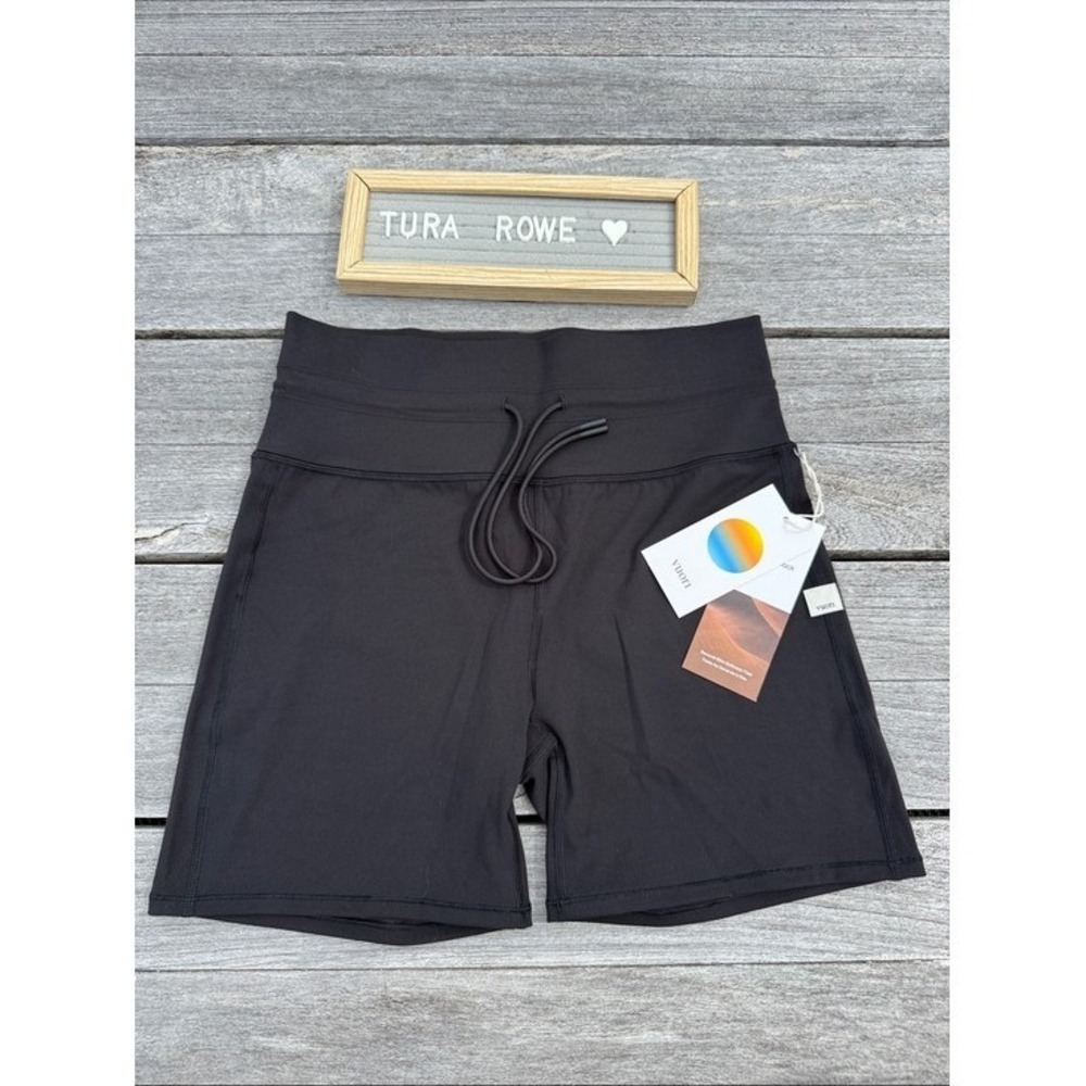 Vuori Daily Short Black Women's Large (L) NWT 🖤✨ bike short